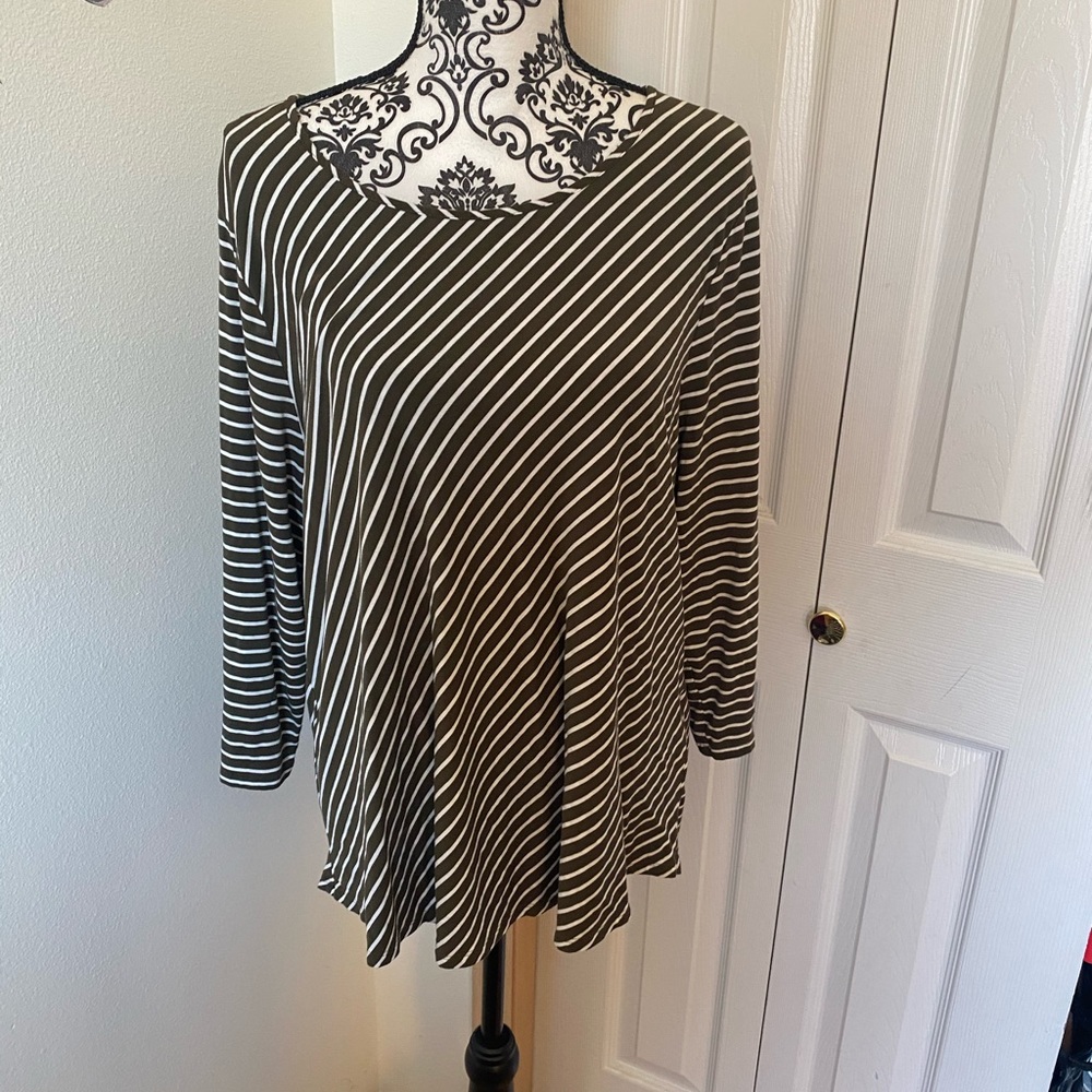 Chico’s green and white stripped quarter sleeve